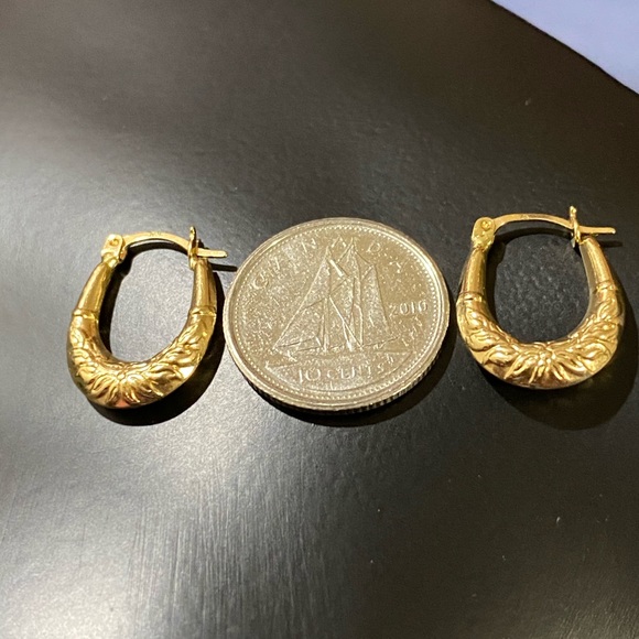 18K Gold Earrings. - Picture 5 of 7